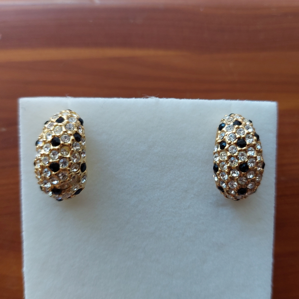Vtg ROMAN Gold-tone black crystal Pave Rhinestones high end Pierced Earrings